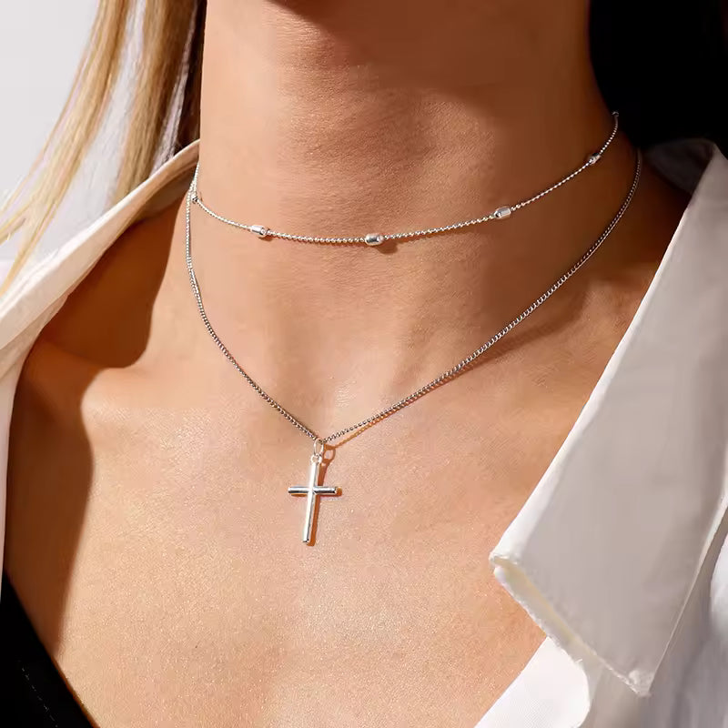 Colar Duplo com Pingente de Cruz – Dourado e Prateado